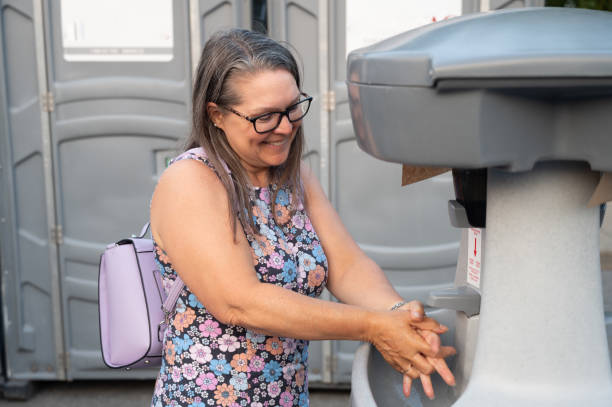 Best Luxury portable toilet rental  in Tiffin, IA
